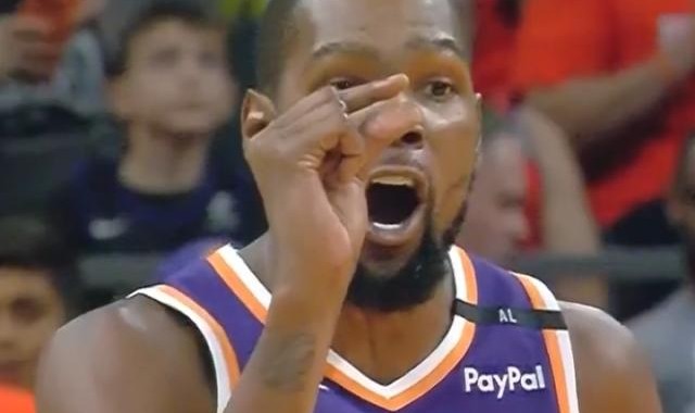 开云体育下载-KD比嘲讽手势羞辱东契奇 29000分之夜拿卢卡祭旗