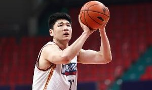 得分上双！赵柏清首节4中3高效拿下10分