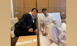 日本门将谷晃生看望伊藤洋辉，后者社媒晒合照：距离复出又近一步